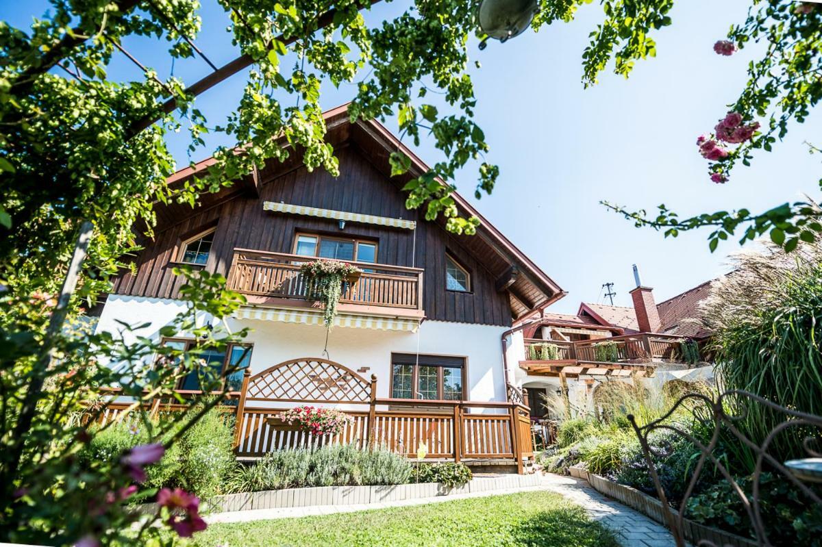 Hotel Garni Huegellandhof Neuhaus am Klausenbach Экстерьер фото